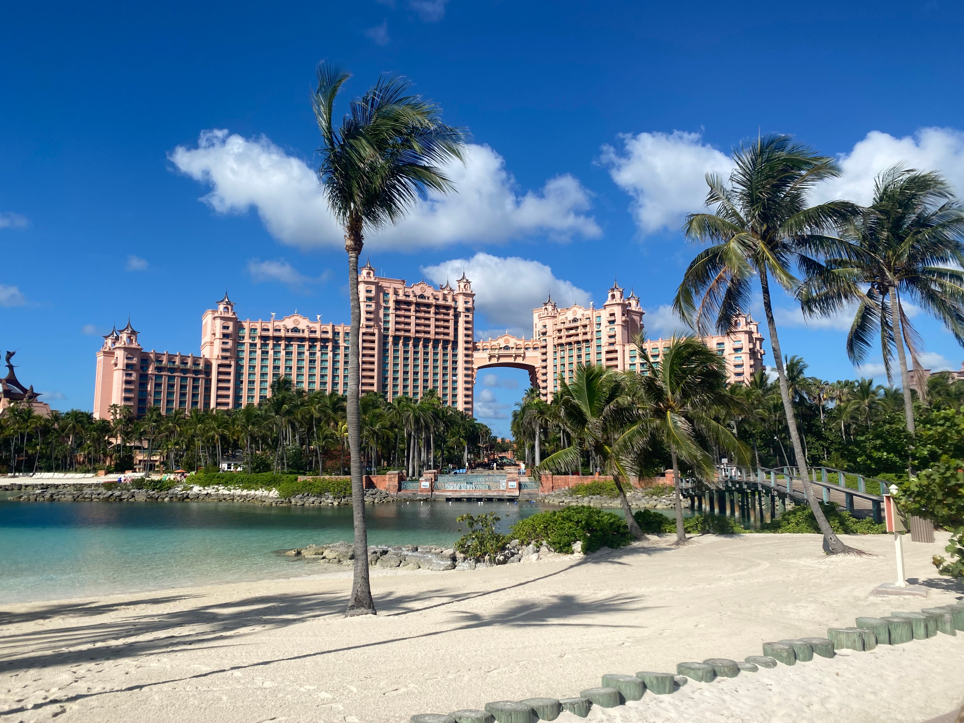 5 Must Bring Items for a Trip to the Atlantis Bahamas!